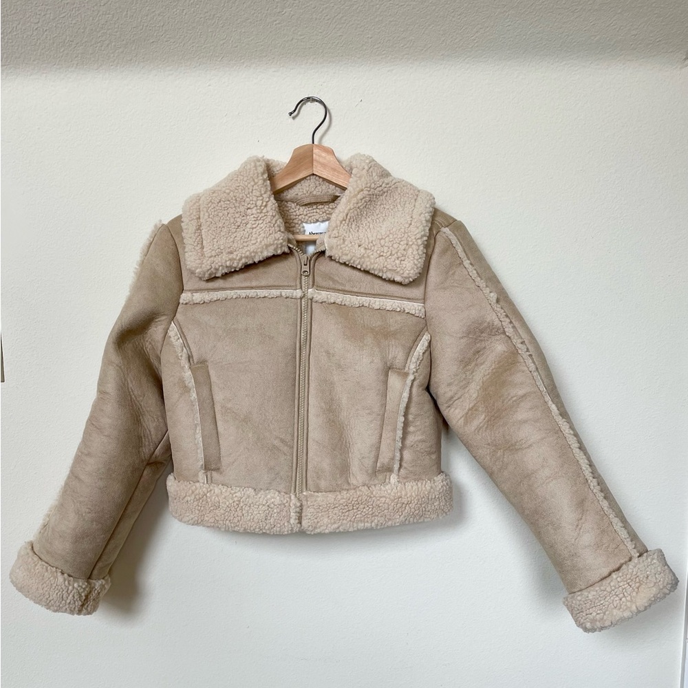Abercrombie & Fitch Cropped Vegan Suede Shearling Jacket